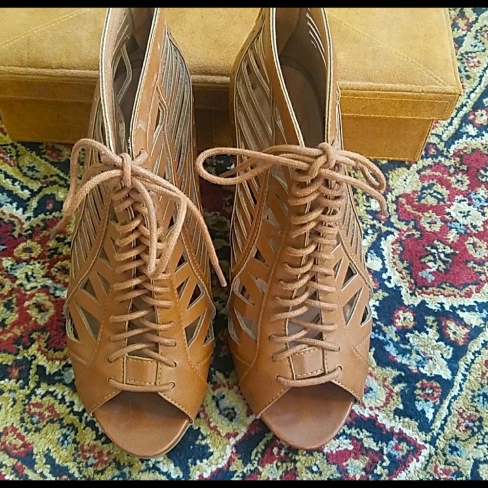 Tan wedge shoes - Picture 7 of 8